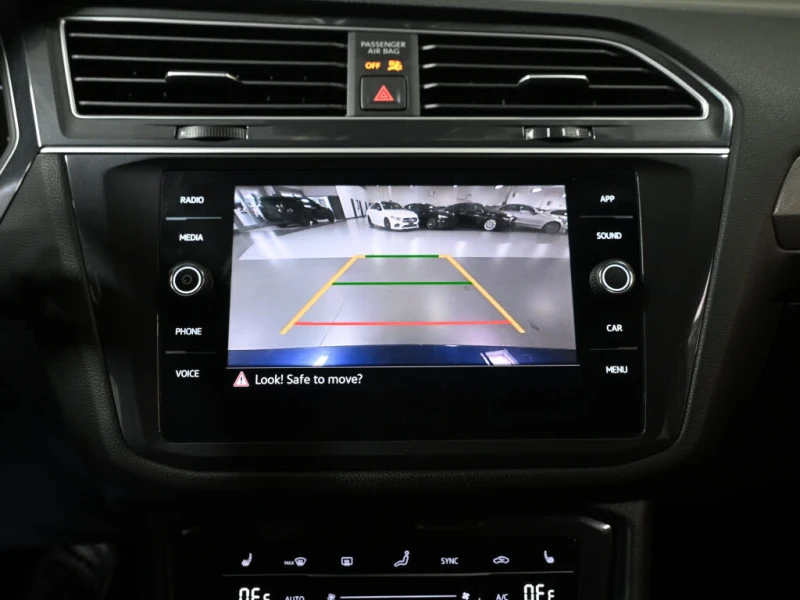 VW Tiguan Comfortline 4Motion * АвтоКредит* (ЦЕНА ДО БГ), снимка 14 - Автомобили и джипове - 52588807