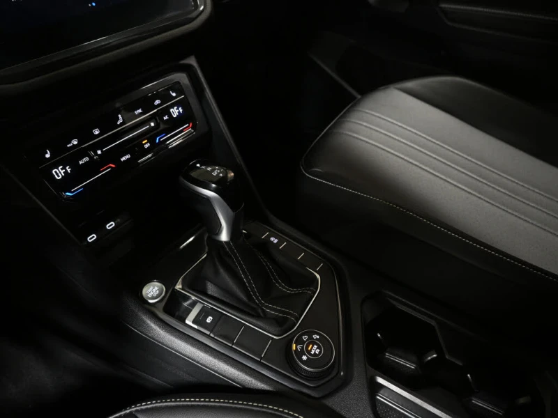 VW Tiguan Comfortline 4Motion * АвтоКредит* (ЦЕНА ДО БГ), снимка 11 - Автомобили и джипове - 52588807