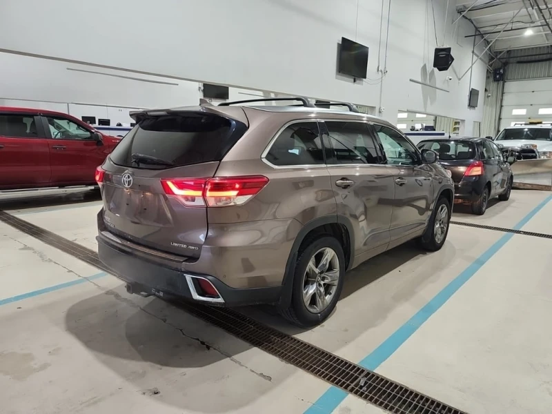 Toyota Highlander * LIMITED * CARFAX * БЕЗ ПЪРВОНАЧАЛНА ВНОСКА, снимка 3 - Автомобили и джипове - 53001285