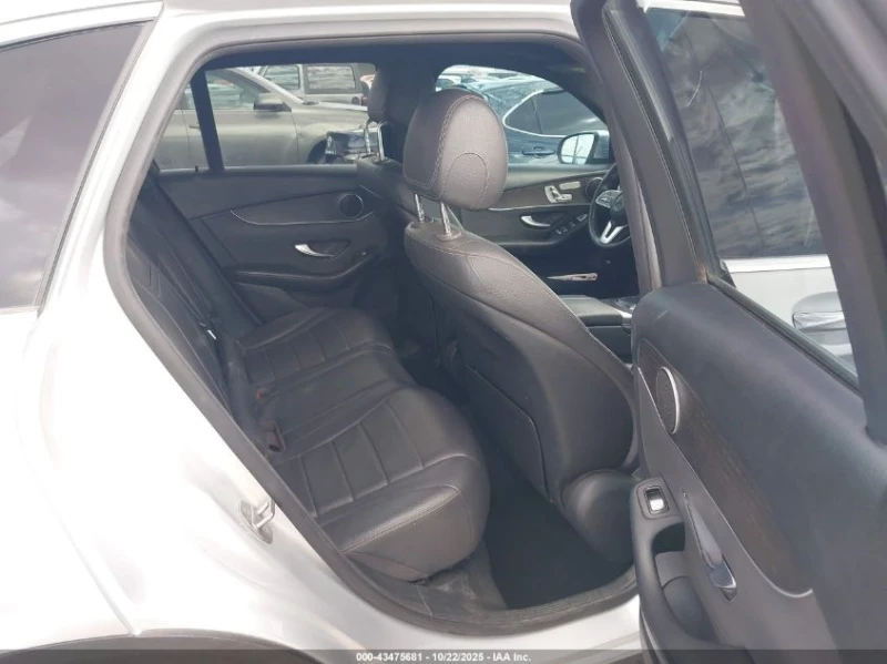 Mercedes-Benz GLC 300 2.0L I-4 DI, DOHC, VVT, TURBO, 255HP 4X2 Drive, снимка 13 - Автомобили и джипове - 53559421