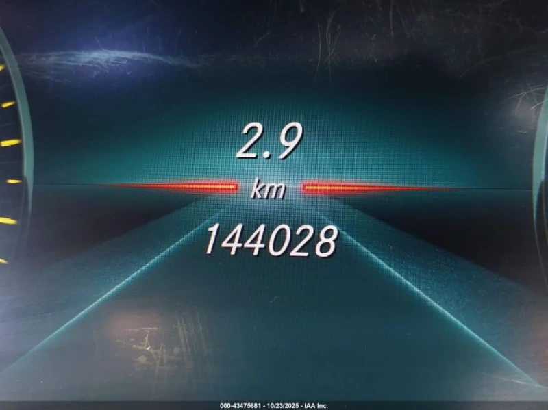 Mercedes-Benz GLC 300 2.0L I-4 DI, DOHC, VVT, TURBO, 255HP 4X2 Drive, снимка 6 - Автомобили и джипове - 53559421