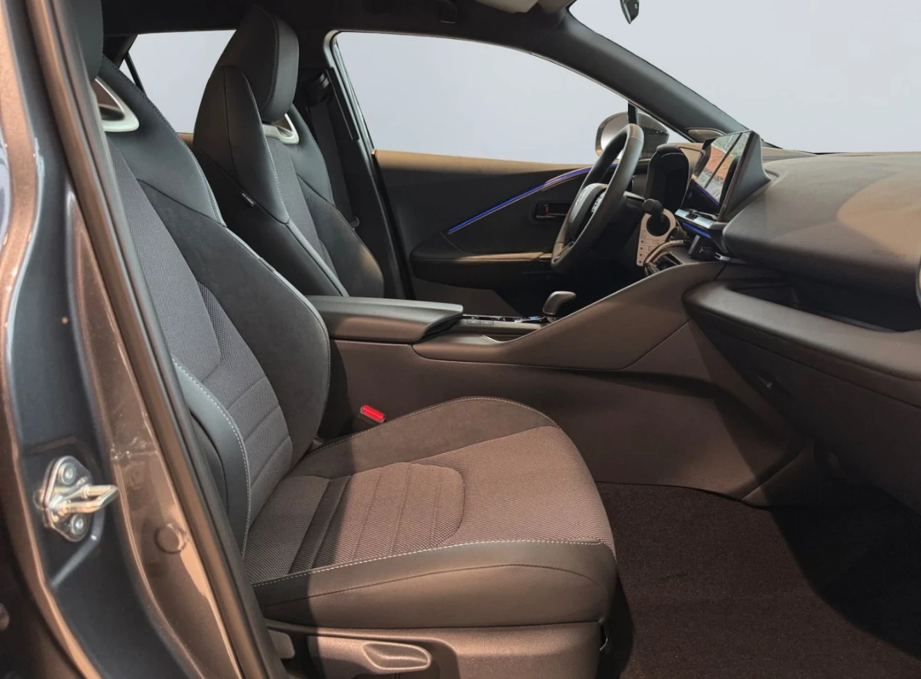 Toyota C-HR Lounge Hybrid 2.0 197к.с. JBL НАЛИЧНА!!! - изображение 9