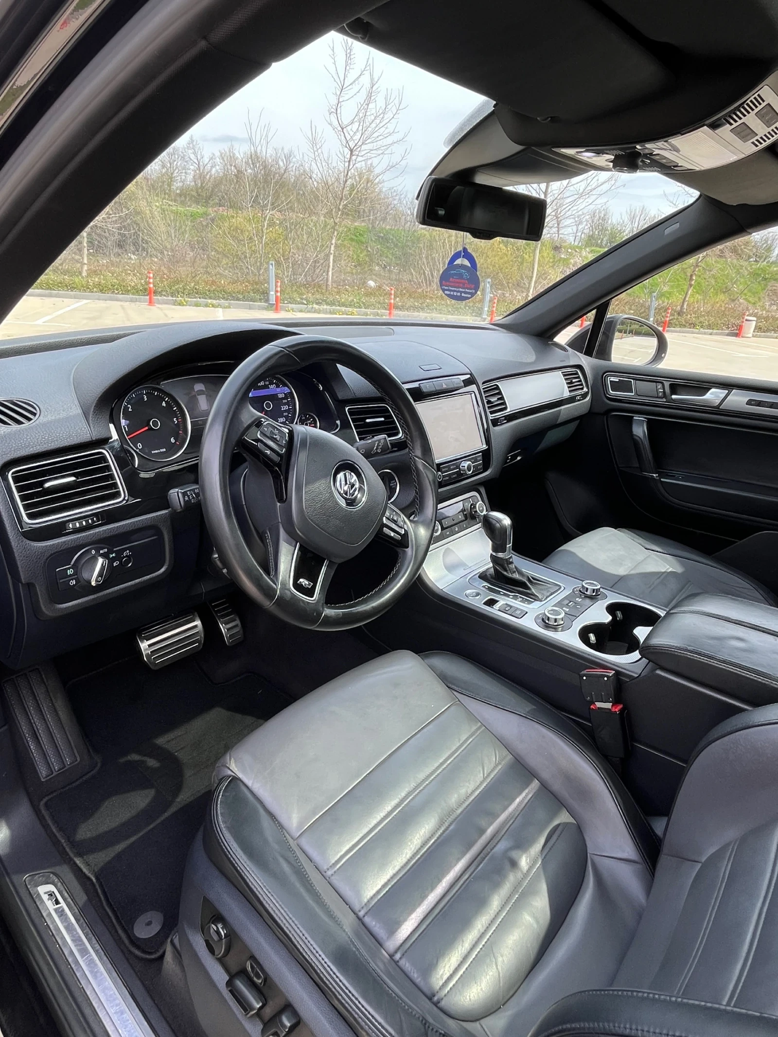 VW Touareg 4.2TDI, снимка 14 - Автомобили и джипове - 54221098