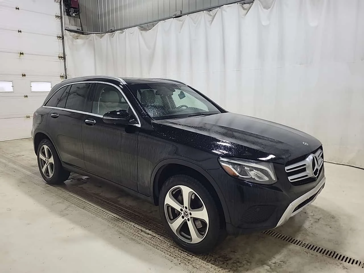 Mercedes-Benz GLC 300 PANORAMA| 360 КАМЕРИ| 2 КЛЮЧА| CARFAX, снимка 2 - Автомобили и джипове - 54606459