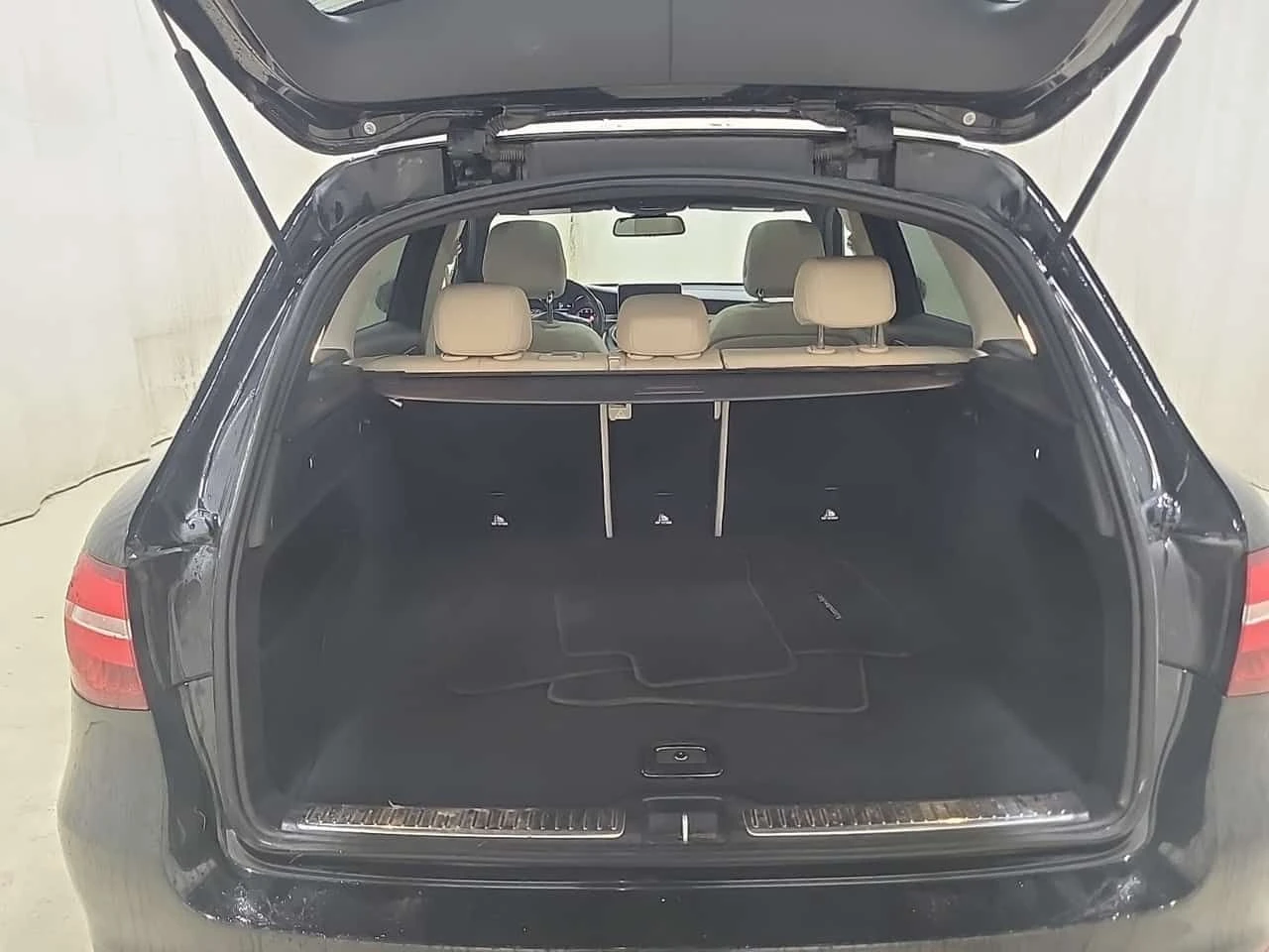 Mercedes-Benz GLC 300 PANORAMA| 360 КАМЕРИ| 2 КЛЮЧА| CARFAX, снимка 14 - Автомобили и джипове - 54606459