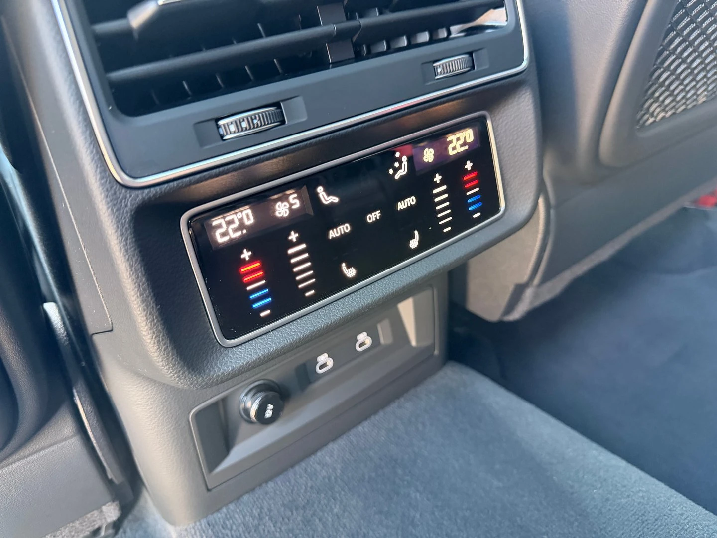 Audi Q8, снимка 15 - Автомобили и джипове - 55901336