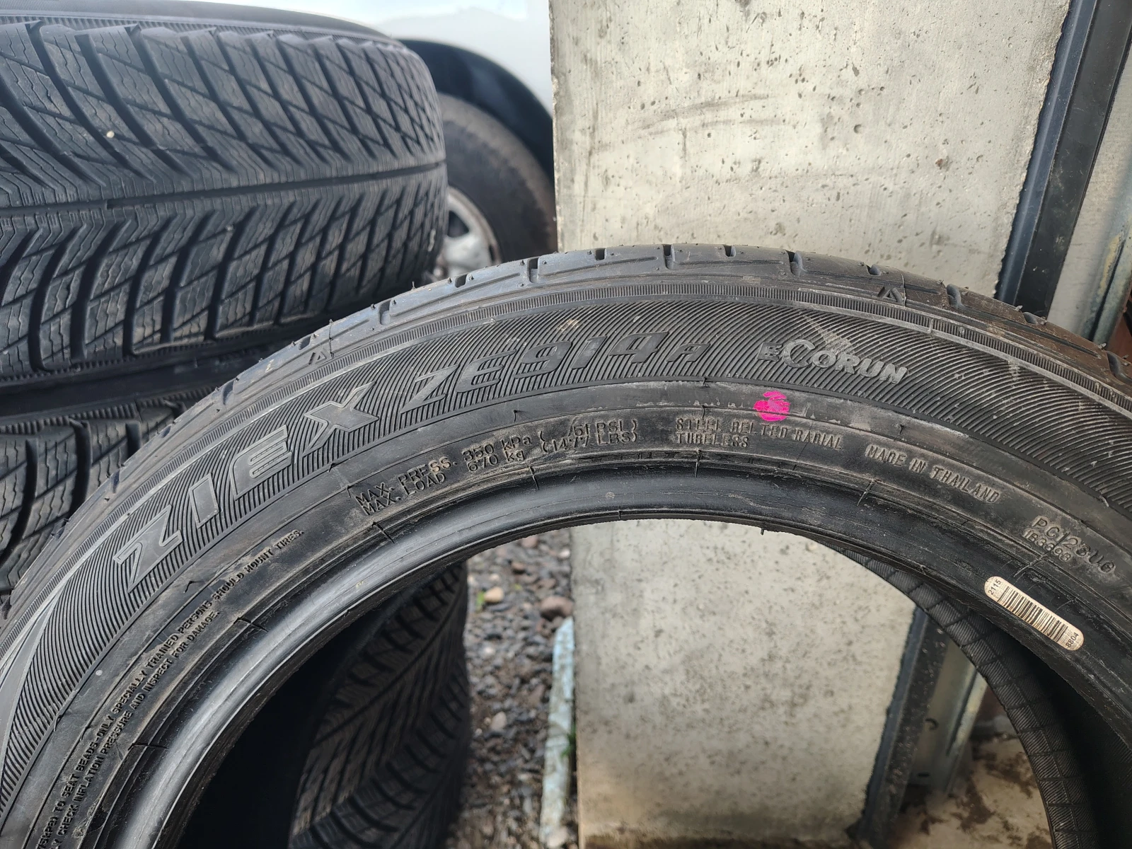 Гуми Летни 215/55R17, снимка 5 - Гуми и джанти - 55844607