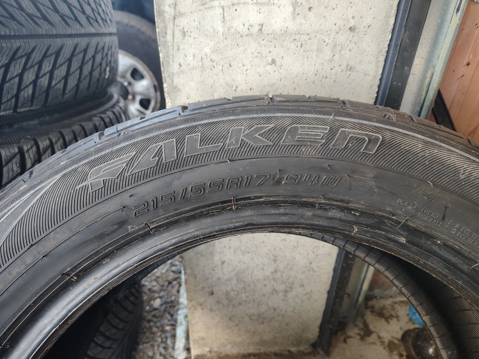 Гуми Летни 215/55R17, снимка 4 - Гуми и джанти - 55844607