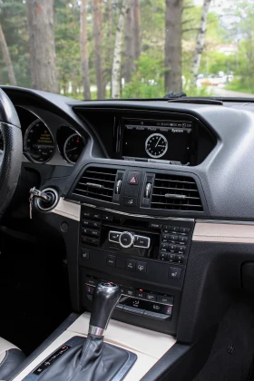 Обява за продажба на Mercedes-Benz E 500 AMG* COUPE* DESIGNO* HARMAN* ПОДГРЕВ* ПАНО*  ~22 000 лв. - изображение 11