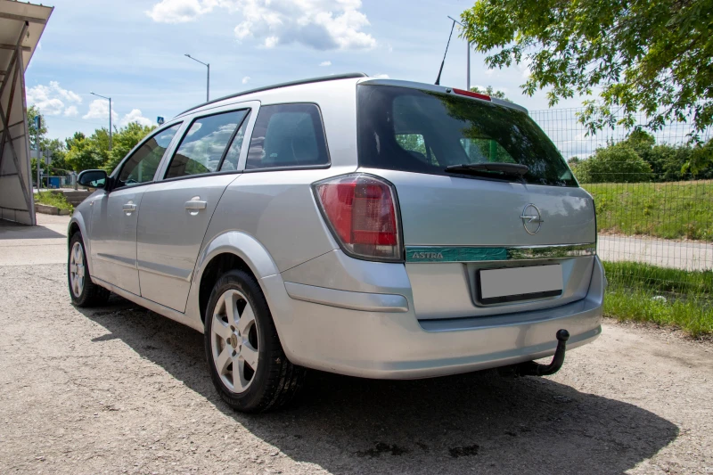 Opel Astra 1.9 CDTI, снимка 8 - Автомобили и джипове - 47874231