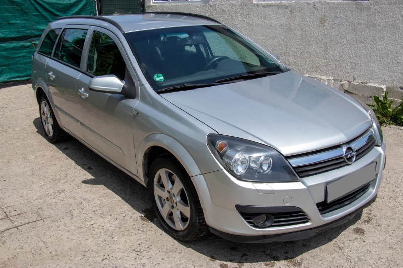 Opel Astra 1.9 CDTI, снимка 4 - Автомобили и джипове - 47874231