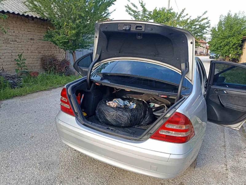 Mercedes-Benz C 180, снимка 5 - Автомобили и джипове - 49564032