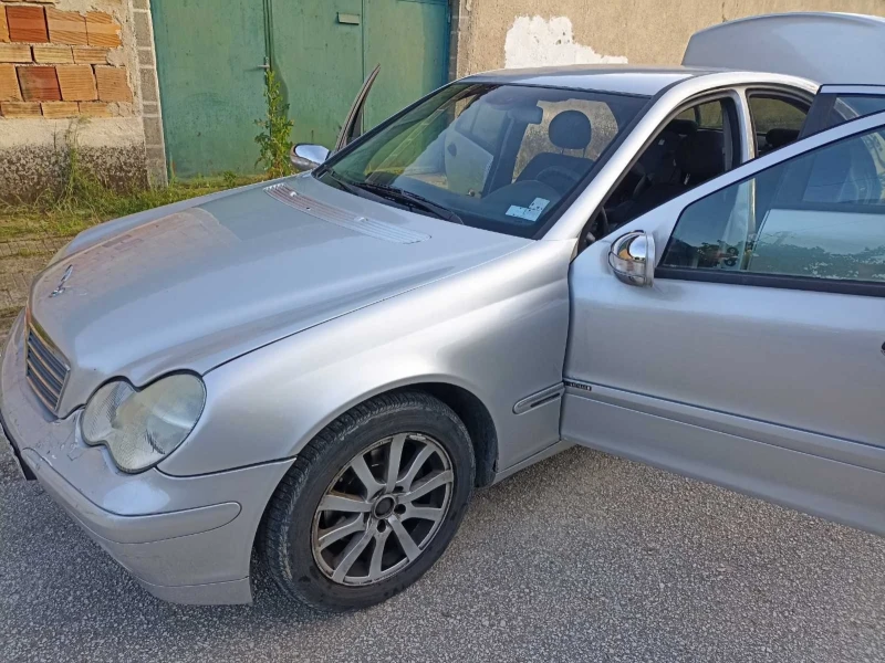 Mercedes-Benz C 180, снимка 11 - Автомобили и джипове - 49564032