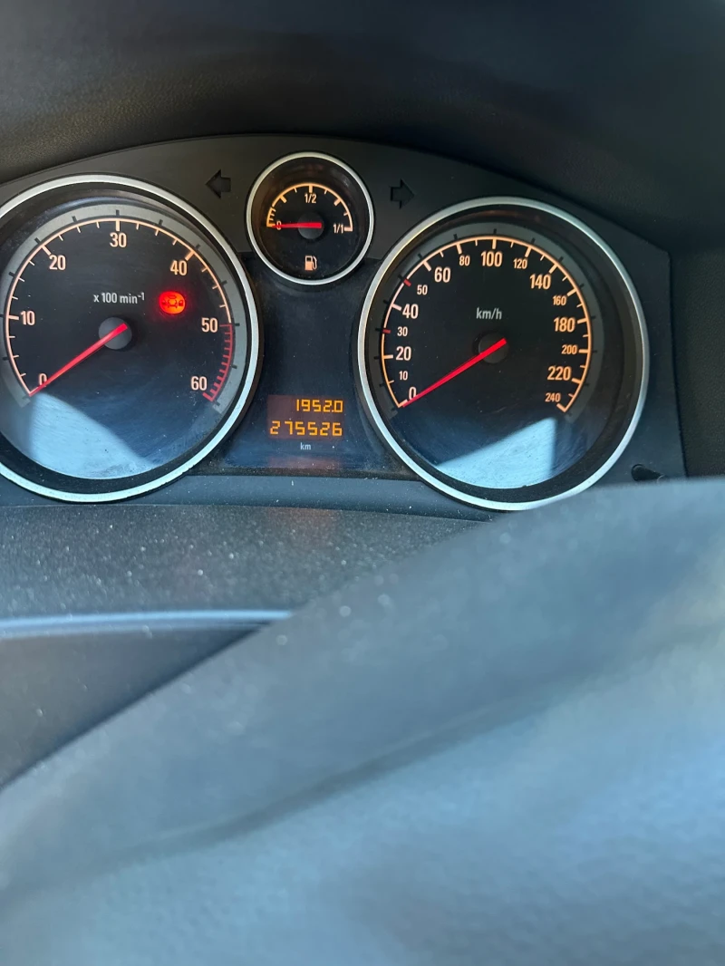 Opel Astra 1.9cdti, снимка 6 - Автомобили и джипове - 52842131