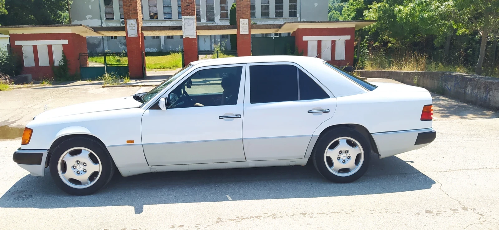 Mercedes-Benz 124 2.0  - изображение 5