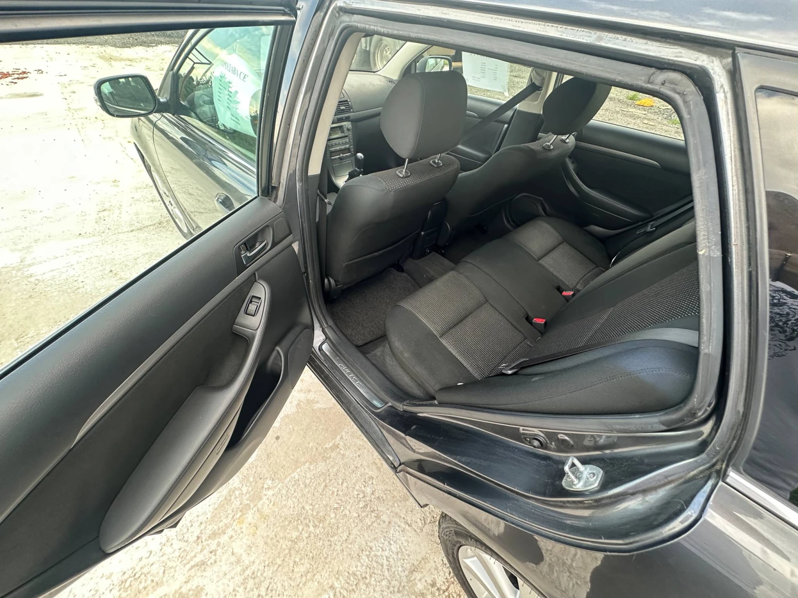 Toyota Avensis 1.8i РЕАЛНИ КИЛОМЕТРИ! - изображение 9