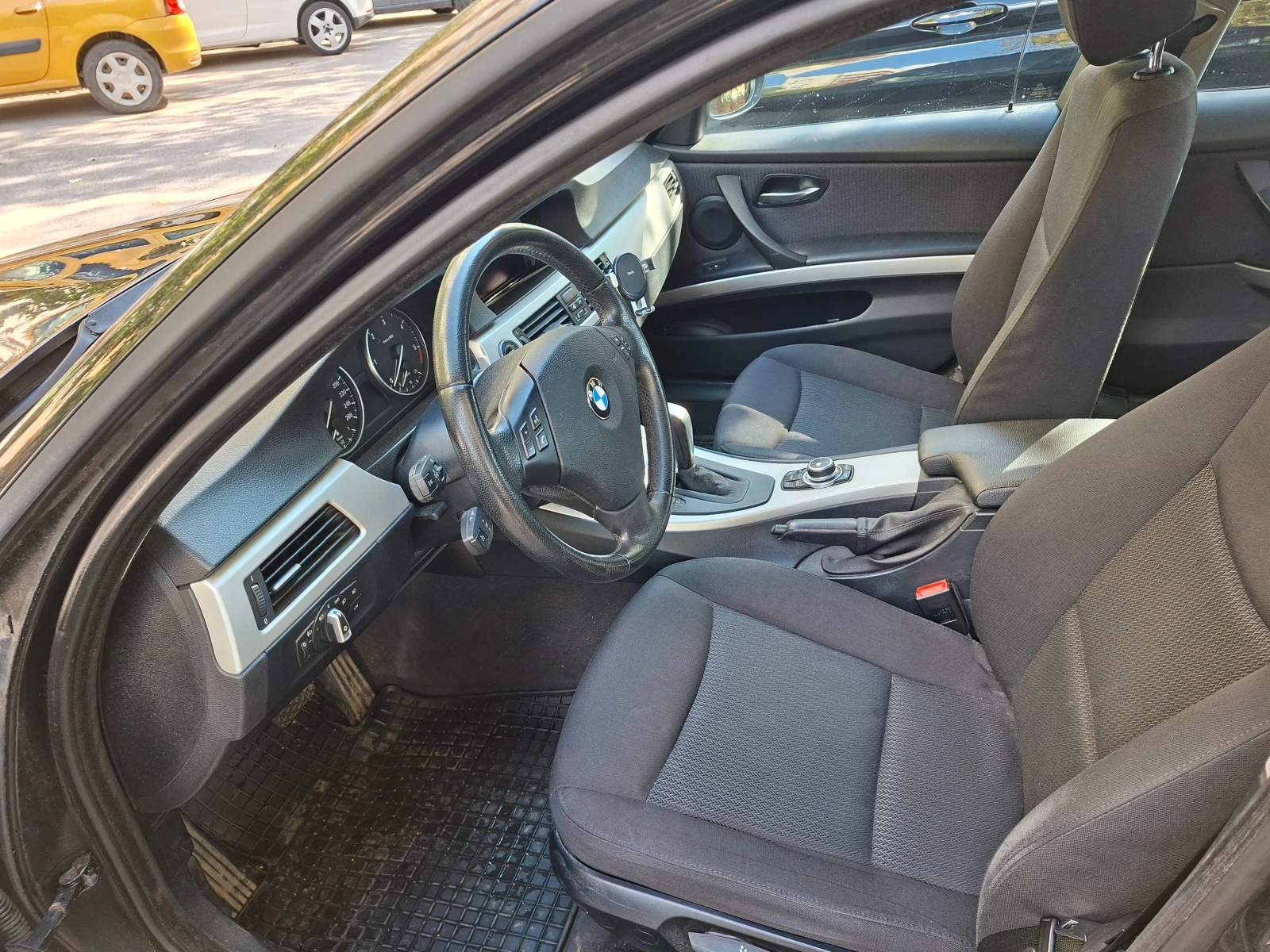BMW 318  BMW Серия 3 Седан (E90 LCI, facelift 2008) 318d  - изображение 3