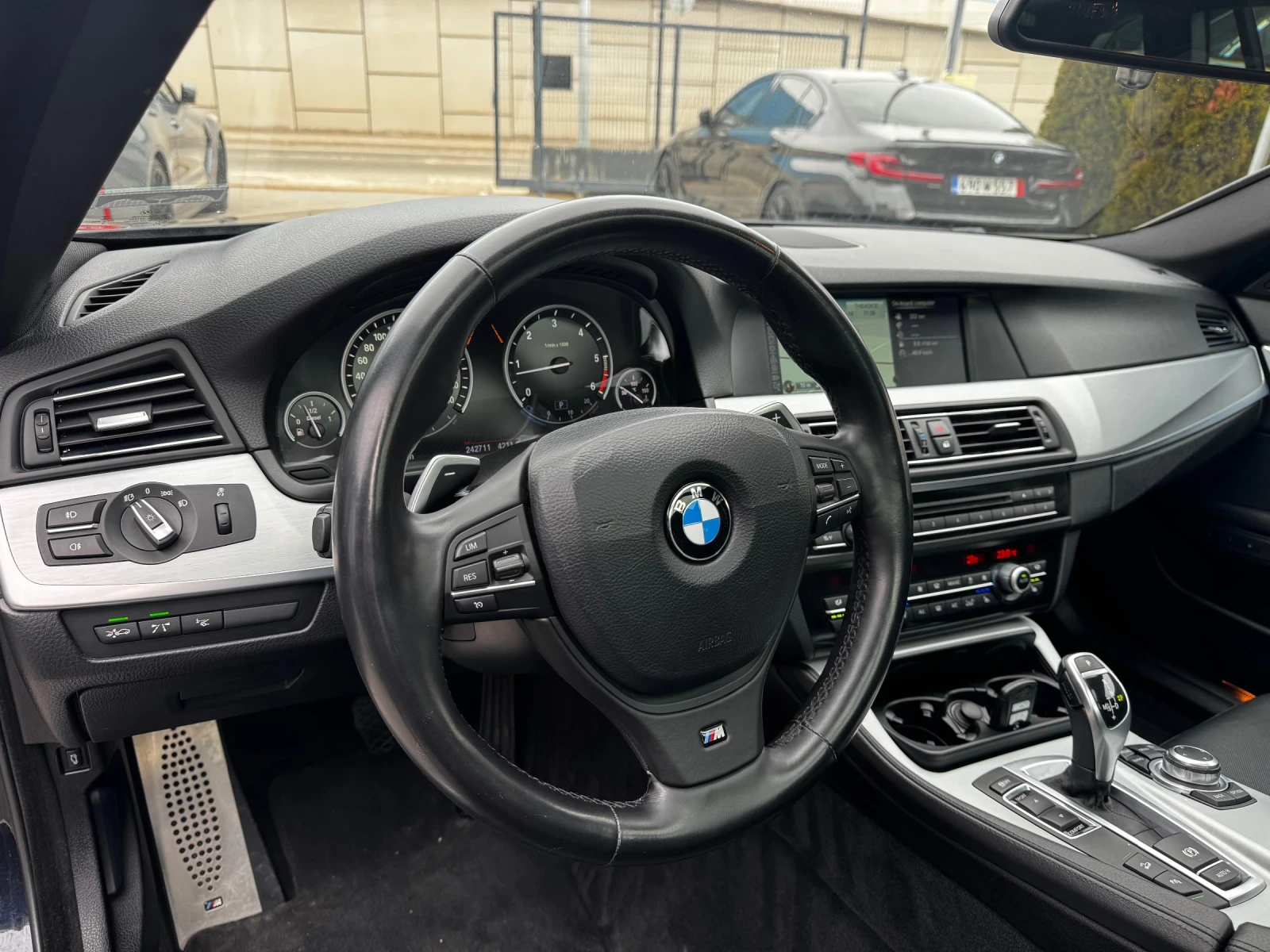 BMW 535 d xDrive M-Sport PANO HUD Обдухване HiFi Camera - изображение 8