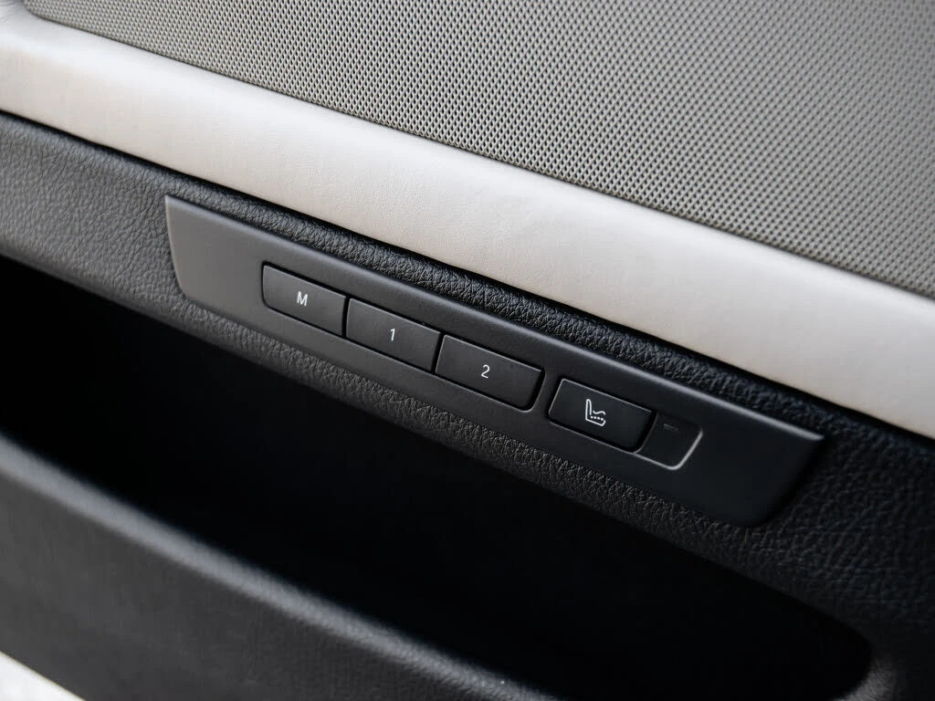 BMW 550 i X-DRIVE* M-PACK* HEAD-UP* АвтоКредит(ЦЕНА ДО БГ), снимка 12 - Автомобили и джипове - 53759311