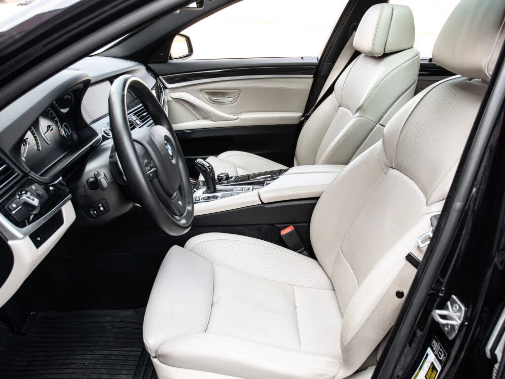 BMW 550 i X-DRIVE* M-PACK* HEAD-UP* АвтоКредит(ЦЕНА ДО БГ), снимка 7 - Автомобили и джипове - 53759311