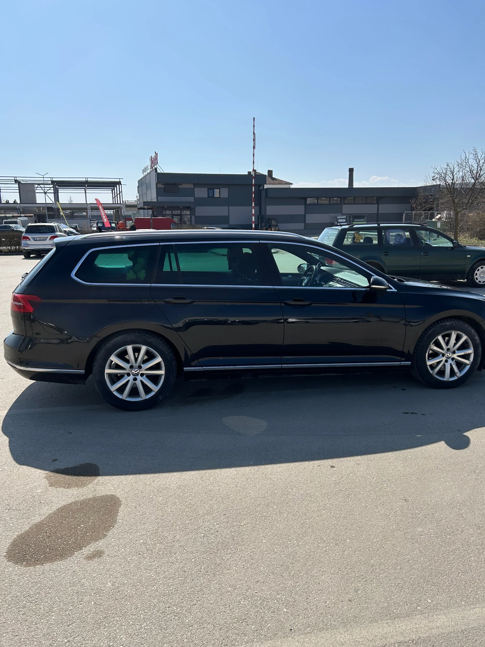 VW Passat Комби, снимка 2 - Автомобили и джипове - 53835854
