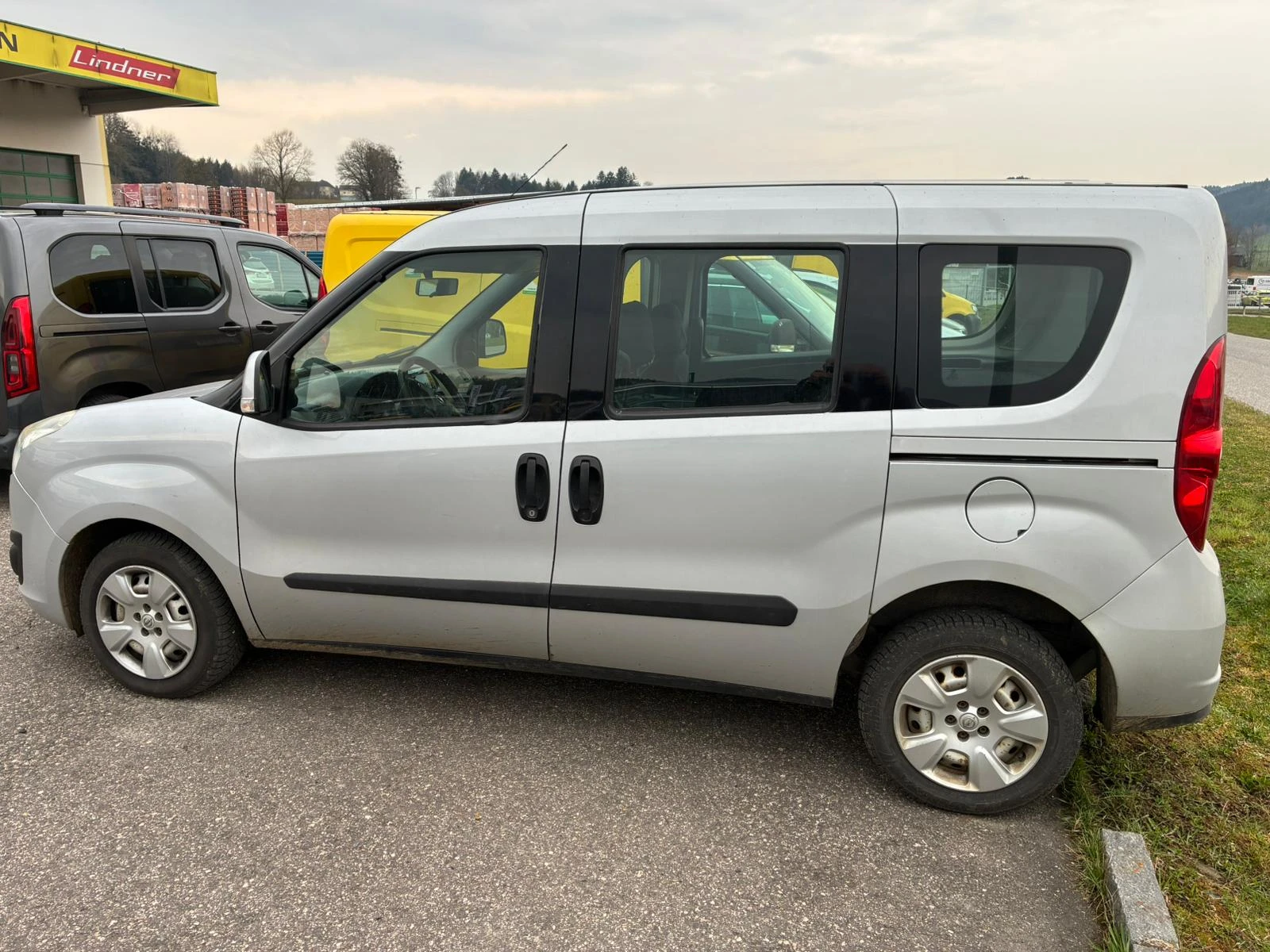 Opel Combo 1.6CDTI, снимка 2 - Автомобили и джипове - 54228132