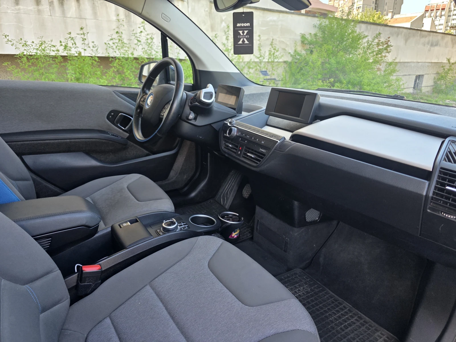 BMW i3 120AH* 42.2KW* LED* ПАНОРАМА* ШВЕЙЦАРИЯ, снимка 9 - Автомобили и джипове - 55019664