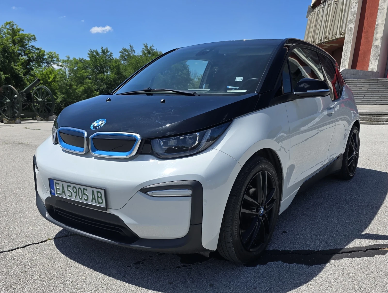 BMW i3 120AH* 42.2KW* LED* ПАНОРАМА* ШВЕЙЦАРИЯ, снимка 2 - Автомобили и джипове - 55019664
