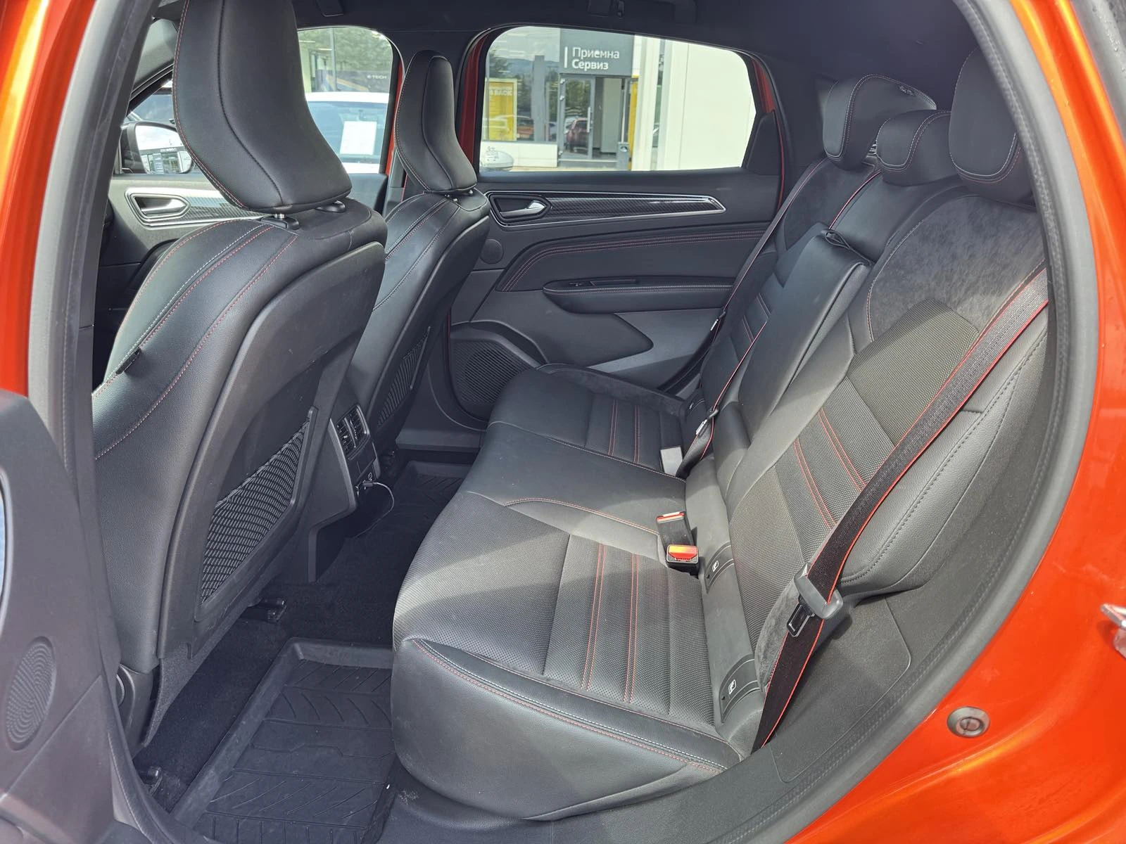 Renault Arkana 1.6 E-TECH HYBRID, снимка 12 - Автомобили и джипове - 54749634