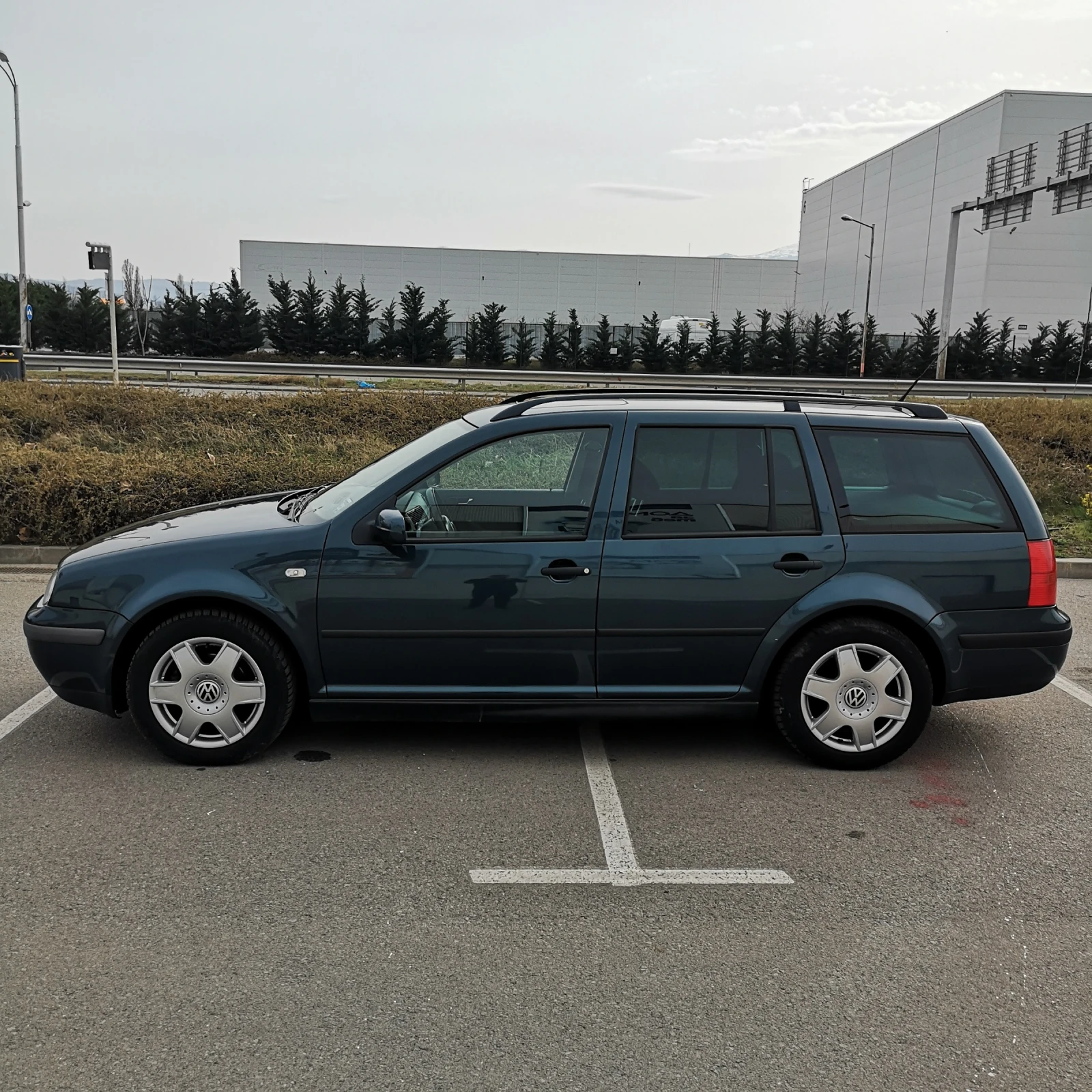 VW Golf 1.9 TDI, снимка 4 - Автомобили и джипове - 55604039