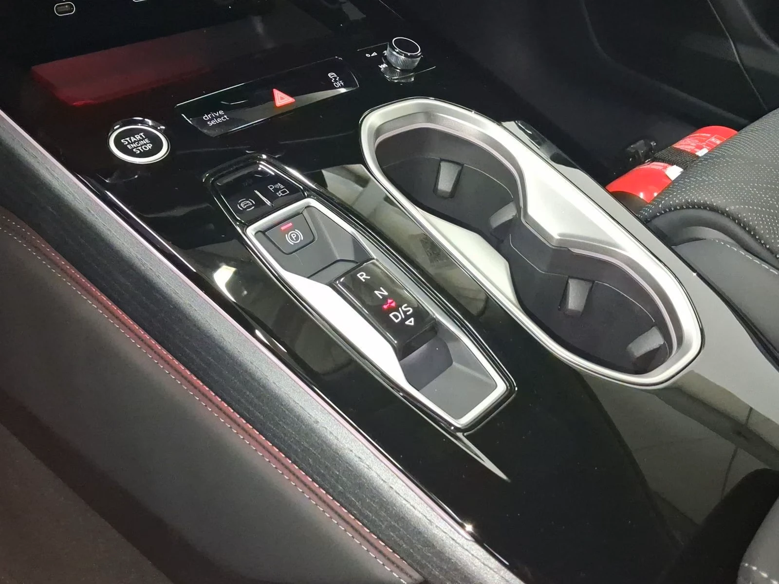 Audi A6 S-LINE* HEAD-UP* HYPER* B&O* DISTR* 360CAM* , снимка 9 - Автомобили и джипове - 55842711