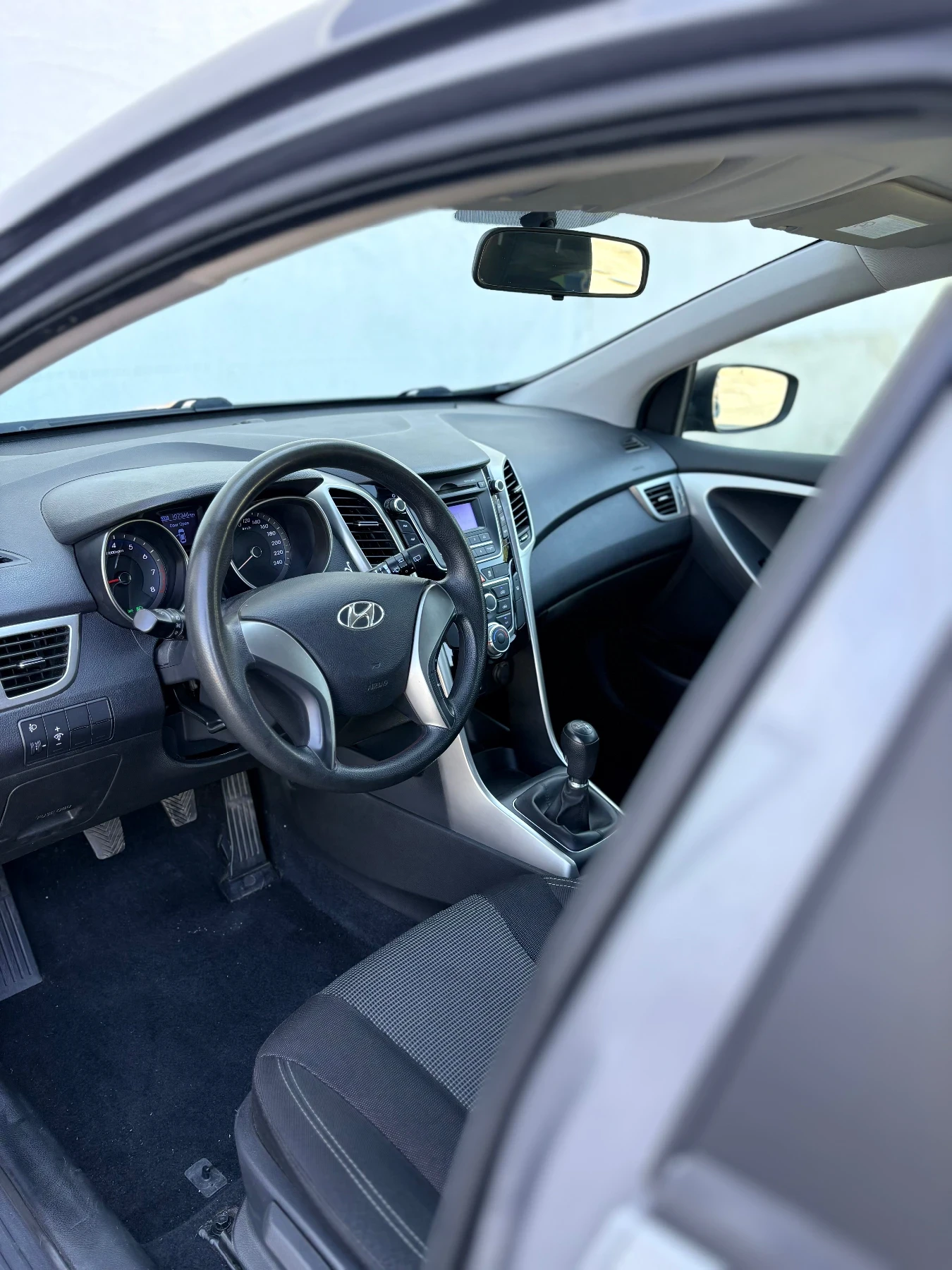 Hyundai I30 1.4i 107500, снимка 8 - Автомобили и джипове - 56121037