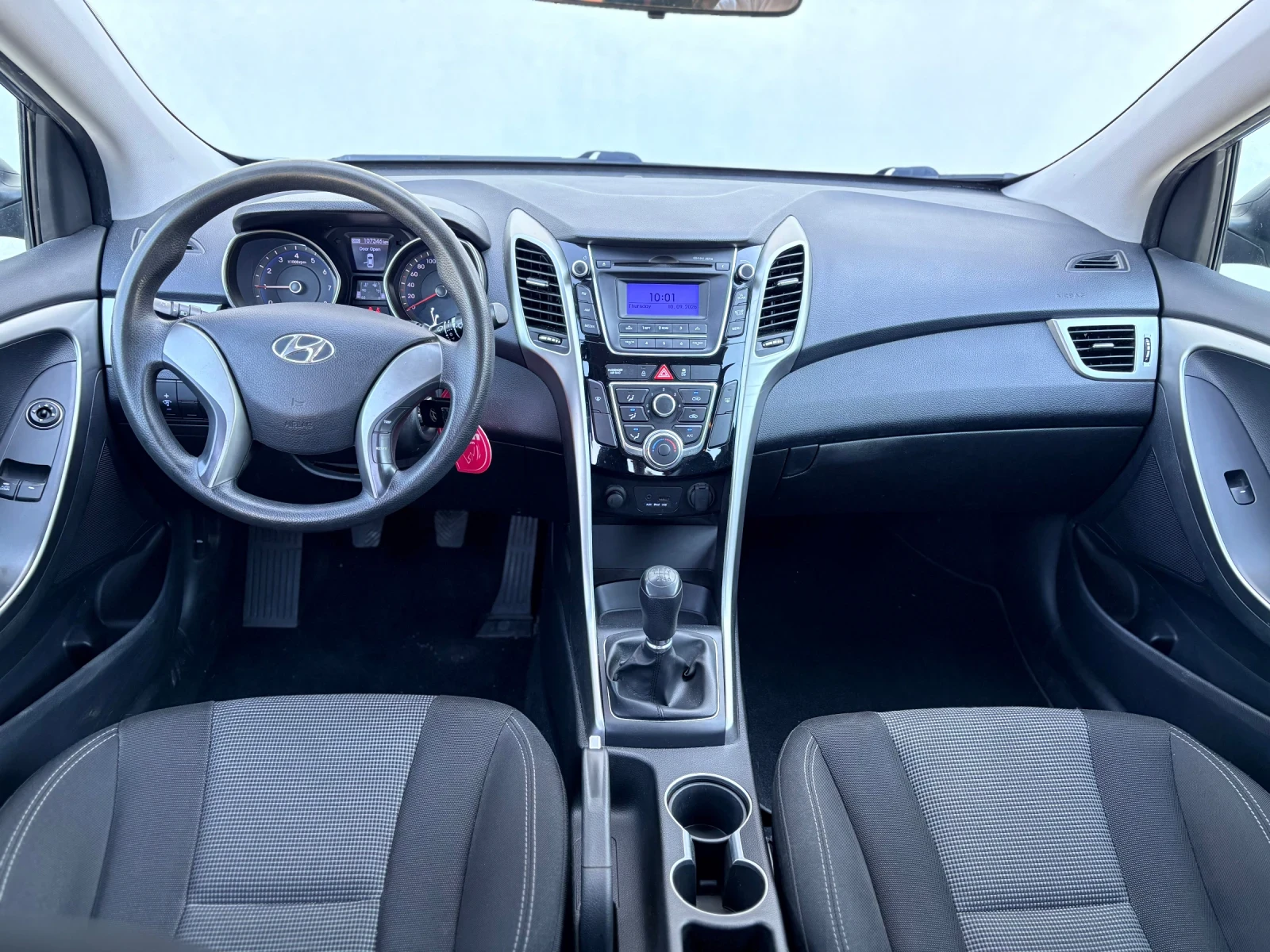 Hyundai I30 1.4i 107500, снимка 10 - Автомобили и джипове - 56121037