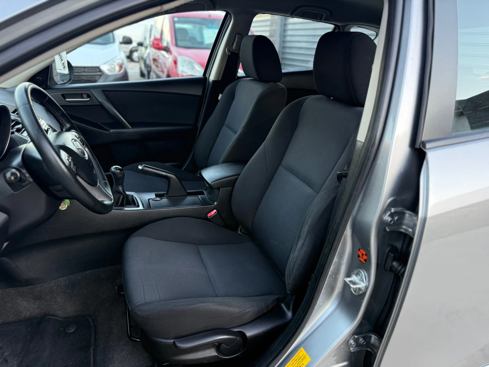 Mazda 3 1.6HDI, снимка 10 - Автомобили и джипове - 56633530
