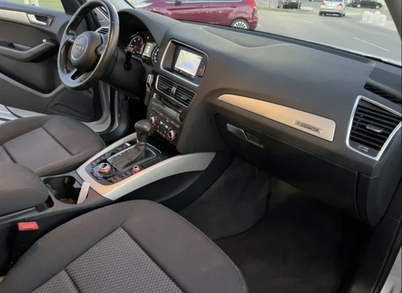 Audi Q5 2.0  177, снимка 13 - Автомобили и джипове - 52254183