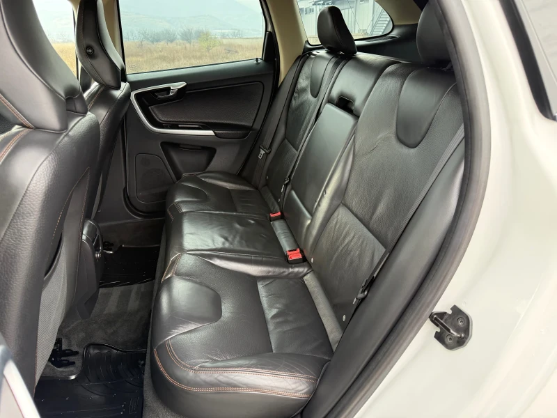 Volvo XC60 2.4D / AWD 4X4 / KOJA / AVTOMAT / NAVI / XENON, снимка 11 - Автомобили и джипове - 52581640