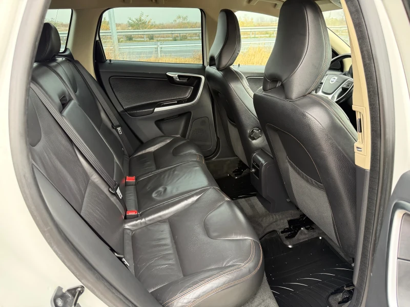 Volvo XC60 2.4D / AWD 4X4 / KOJA / AVTOMAT / NAVI / XENON, снимка 12 - Автомобили и джипове - 52581640