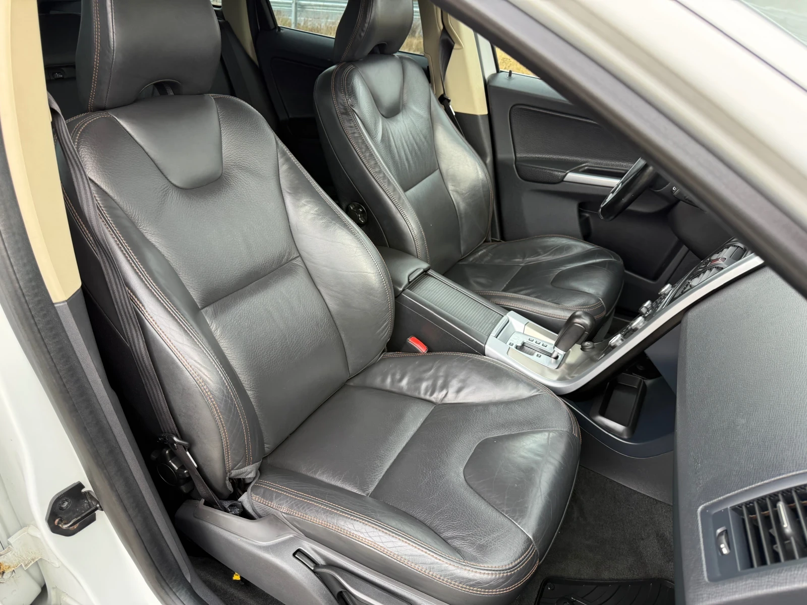 Volvo XC60 2.4D / AWD 4X4 / KOJA / AVTOMAT / NAVI / XENON - изображение 10