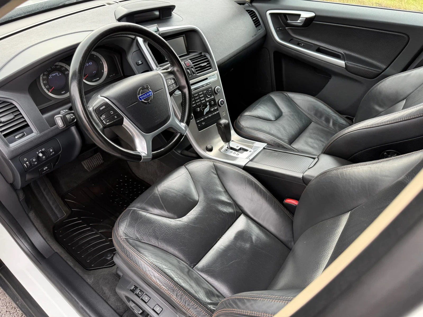 Volvo XC60 2.4D / AWD 4X4 / KOJA / AVTOMAT / NAVI / XENON - изображение 9