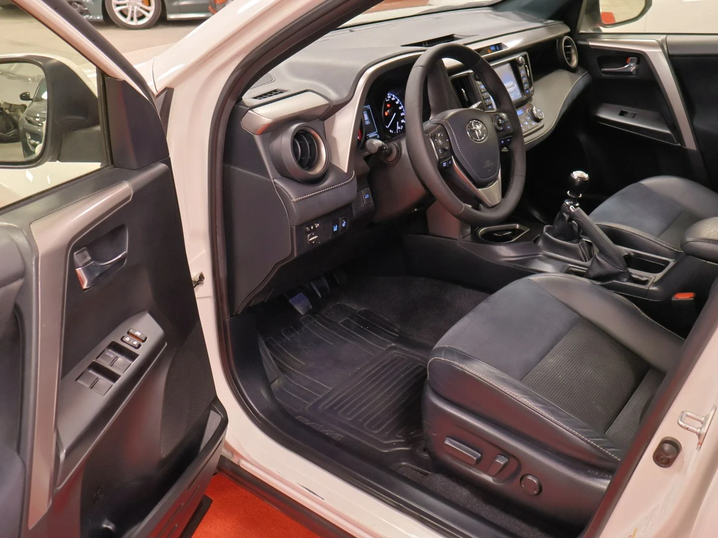 Toyota Rav4 D-4D T4 | FWD | Exclusive , снимка 8 - Автомобили и джипове - 55681124