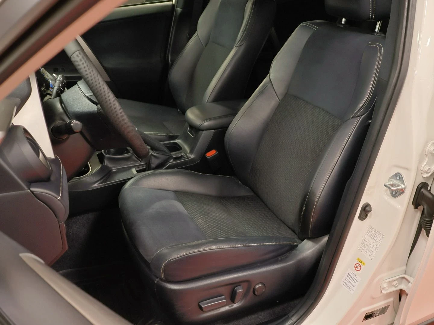 Toyota Rav4 D-4D T4 | FWD | Exclusive , снимка 9 - Автомобили и джипове - 55681124