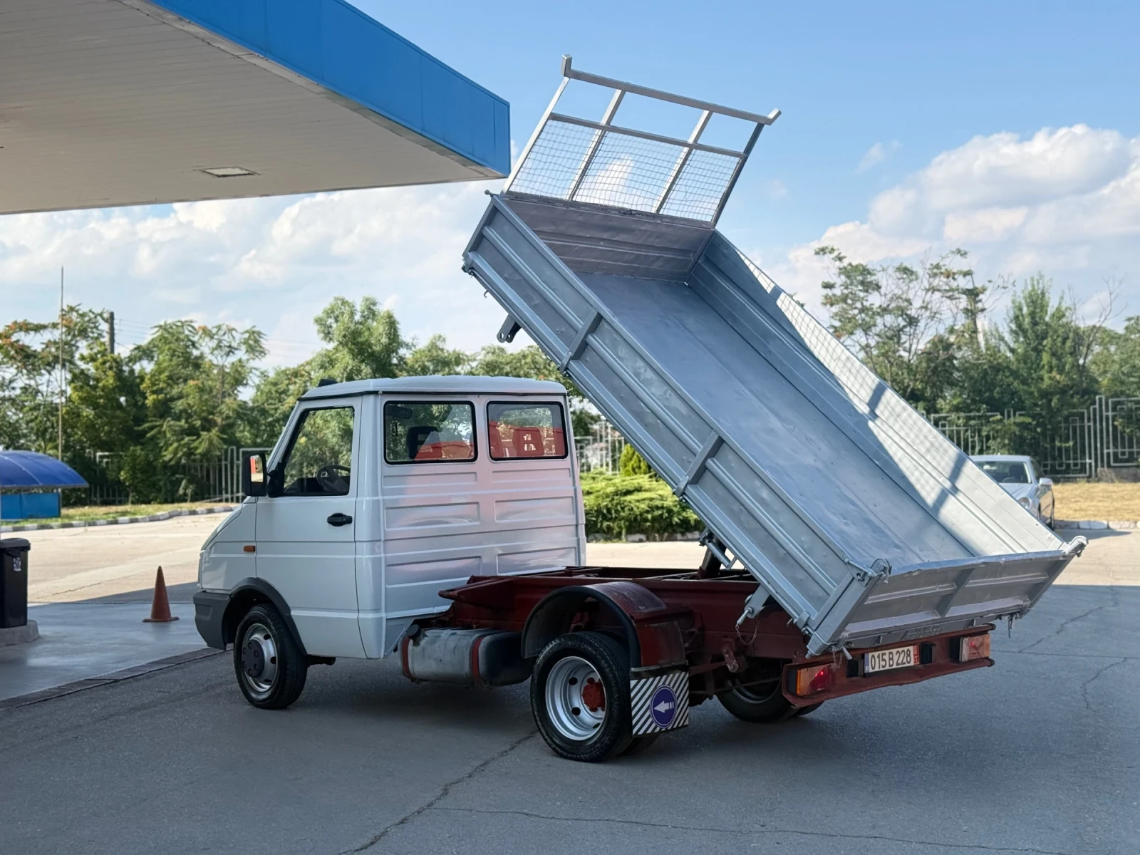 Iveco 35-8 Тристранен самосвал Италия, снимка 6 - Бусове и автобуси - 55365944