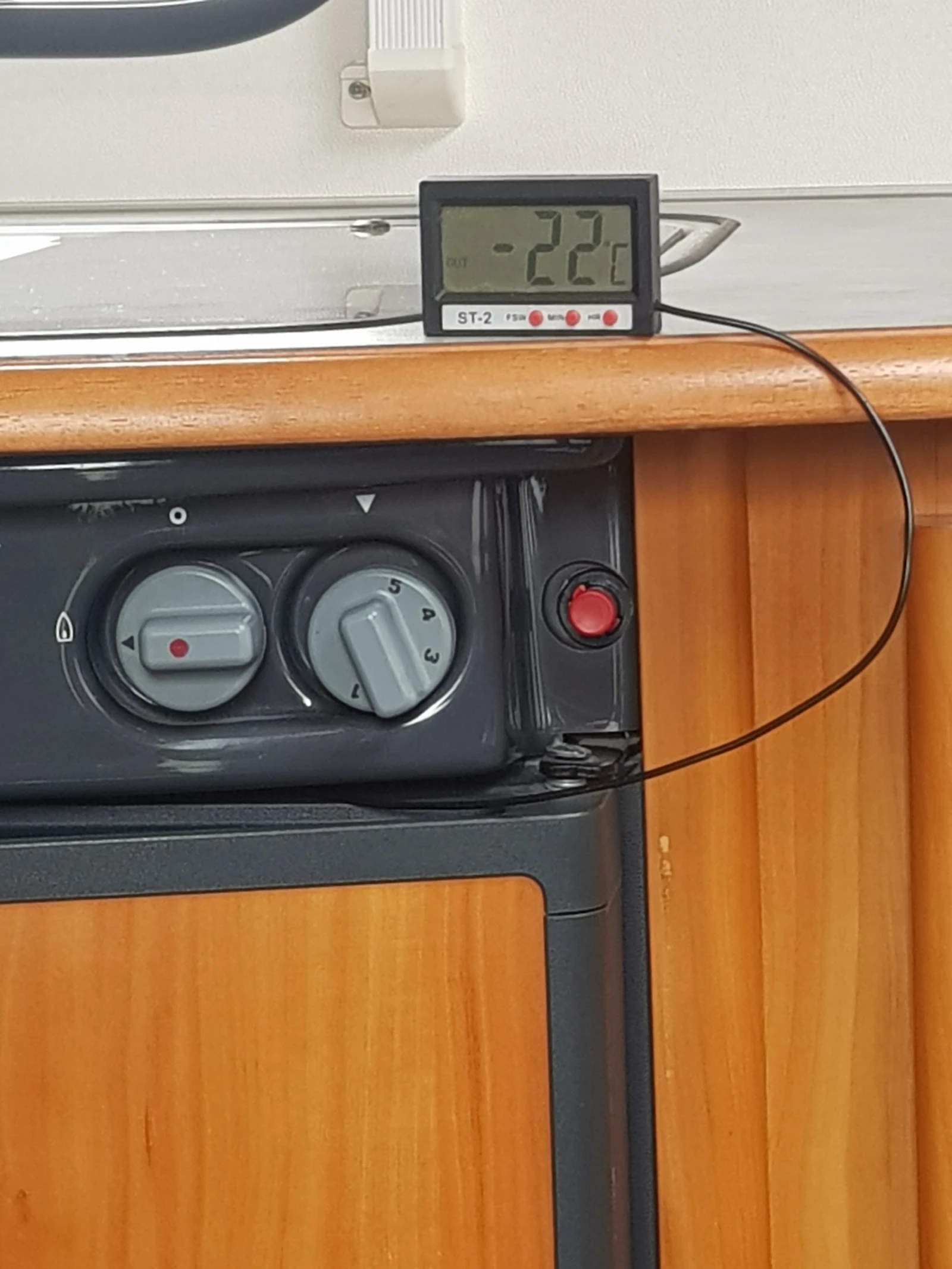 Каравана Dethleffs 510 Beduin , снимка 11 - Каравани и кемпери - 55217886