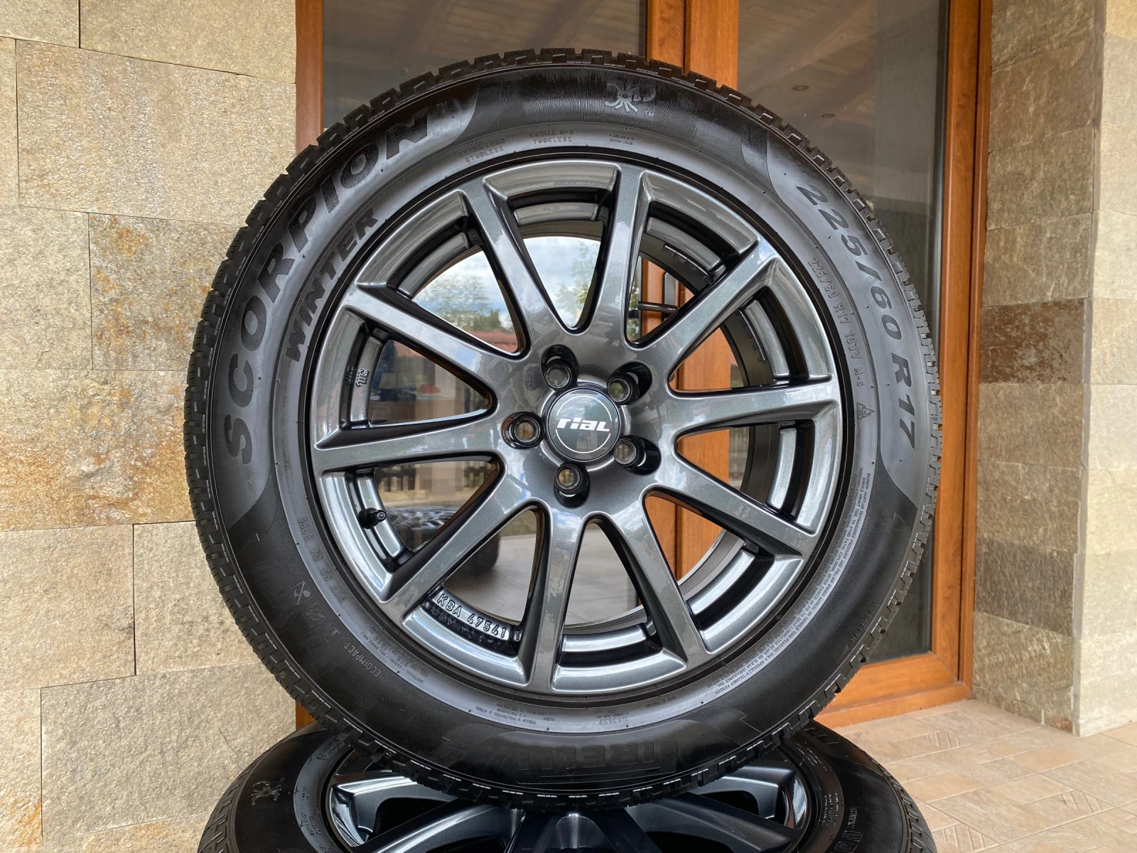 Гуми с джанти Pirelli 225/60R17, снимка 2 - Гуми и джанти - 56197572