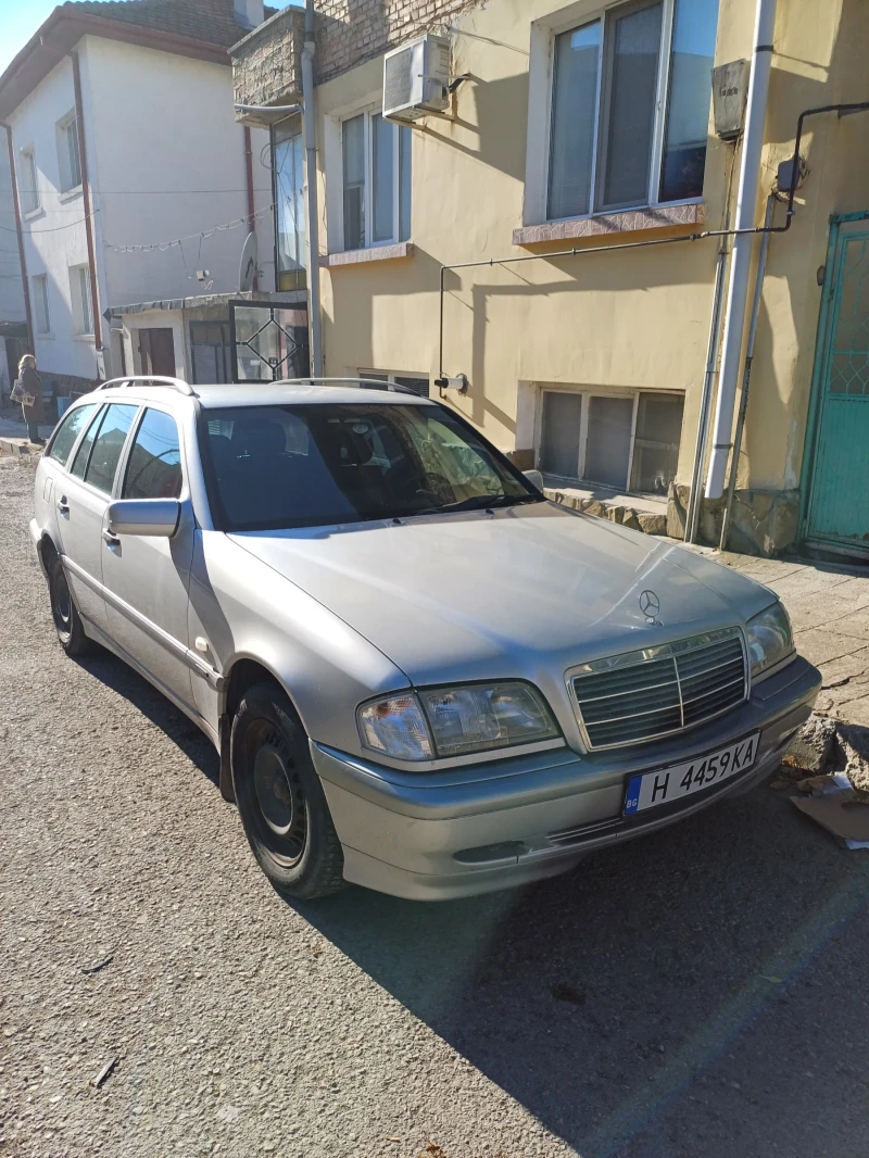 Mercedes-Benz C 220, снимка 1 - Автомобили и джипове - 48087164