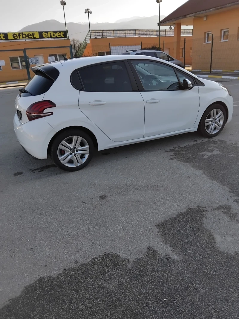 Peugeot 208, снимка 5 - Автомобили и джипове - 49215761