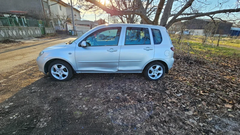 Mazda 2, снимка 10 - Автомобили и джипове - 48825338