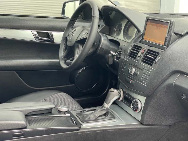 Mercedes-Benz C 220 CDI Avantgarde, снимка 16 - Автомобили и джипове - 48907577