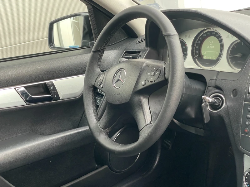 Mercedes-Benz C 220 CDI Avantgarde, снимка 10 - Автомобили и джипове - 48907577