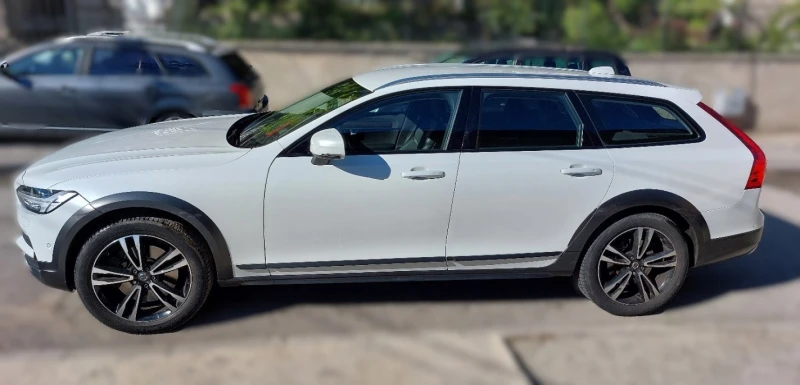 Volvo V90 Cross Country D4, снимка 3 - Автомобили и джипове - 49187883